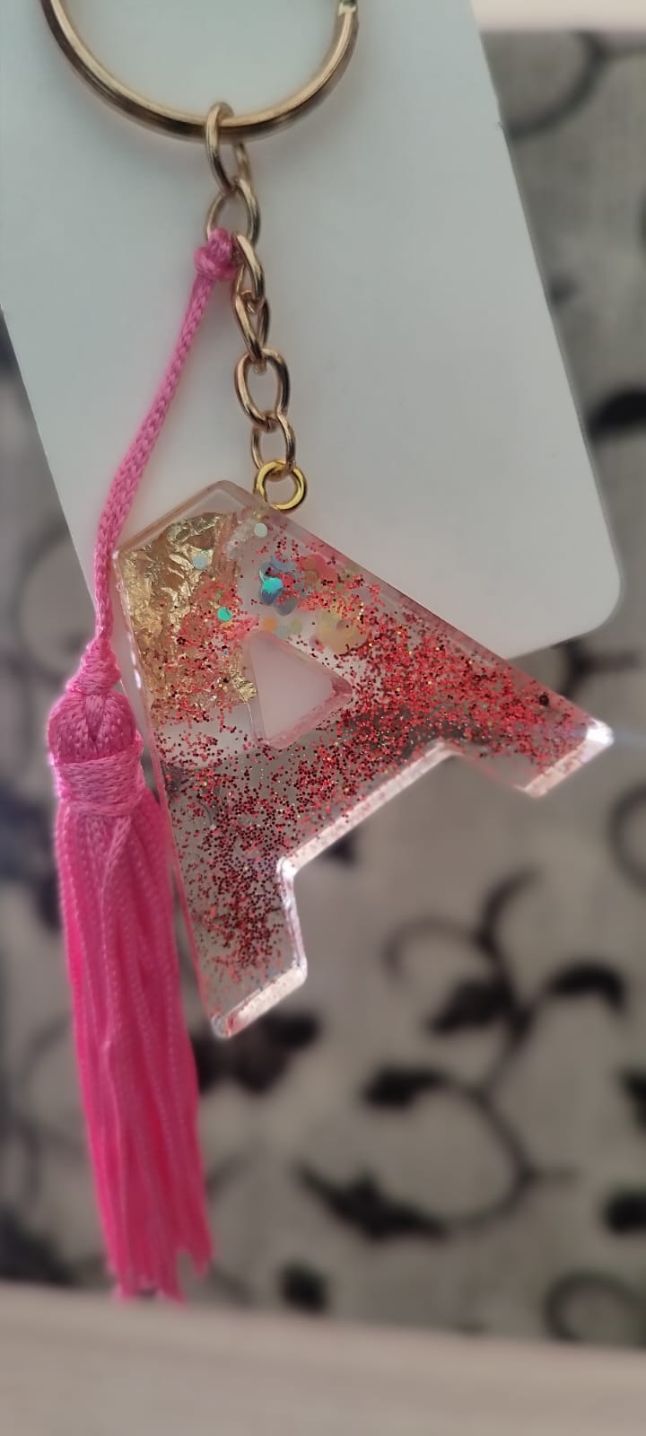 Chaveiro Inicial Personalizada – Resina Premium ''A'' (tassel rosa)