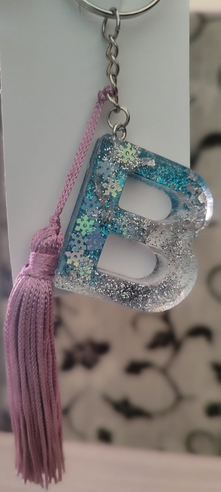 Chaveiro Inicial Personalizada – Resina Premium ''B'' (tassel lilás)