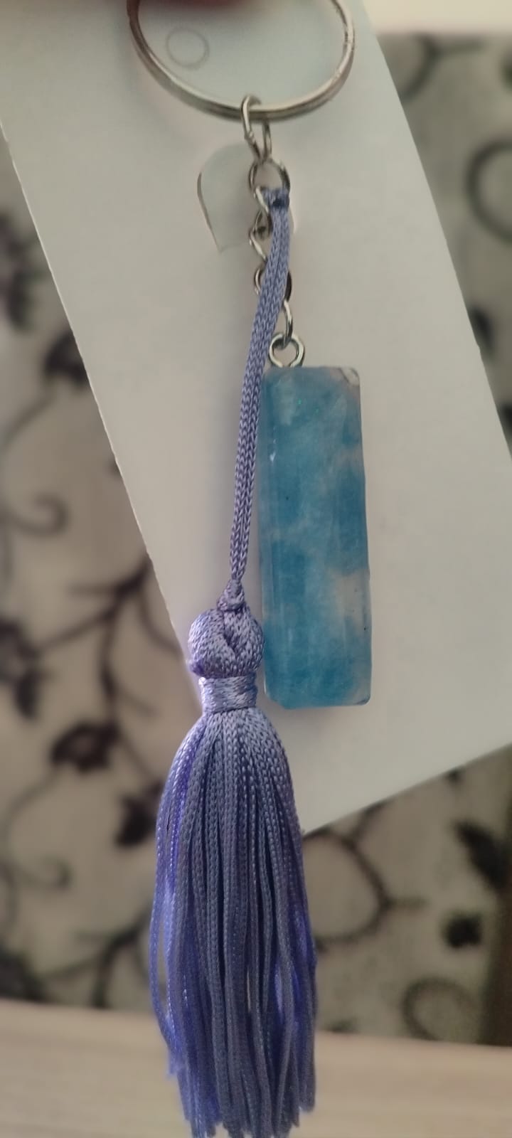 Chaveiro Inicial Personalizada – Resina Premium ''I'' (tassel lilás)